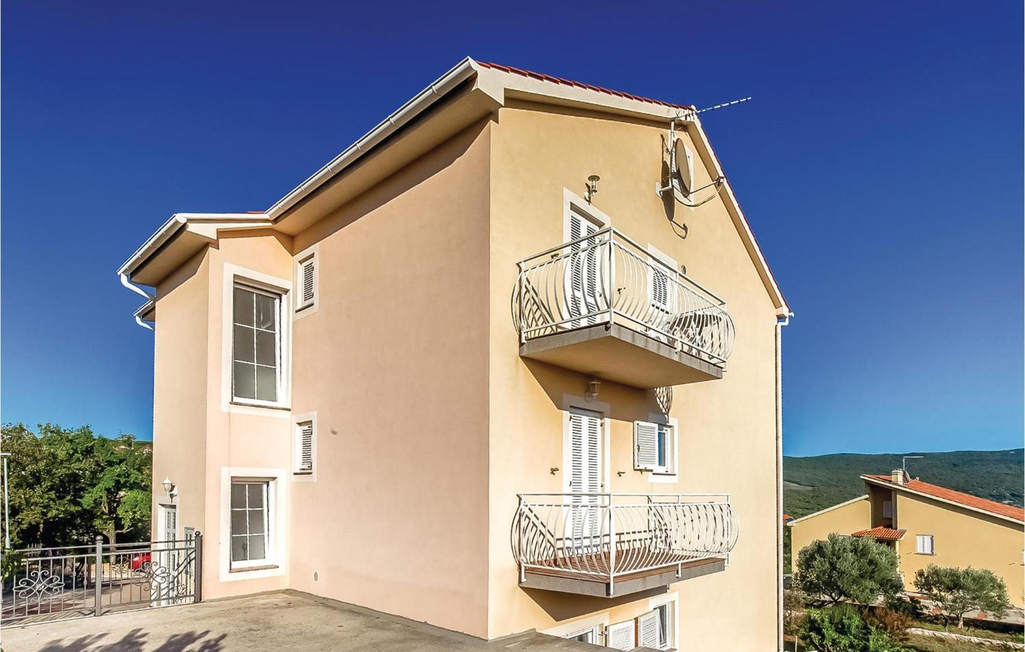 Stunning Apartment In Kornic With House Sea View Exteriör bild