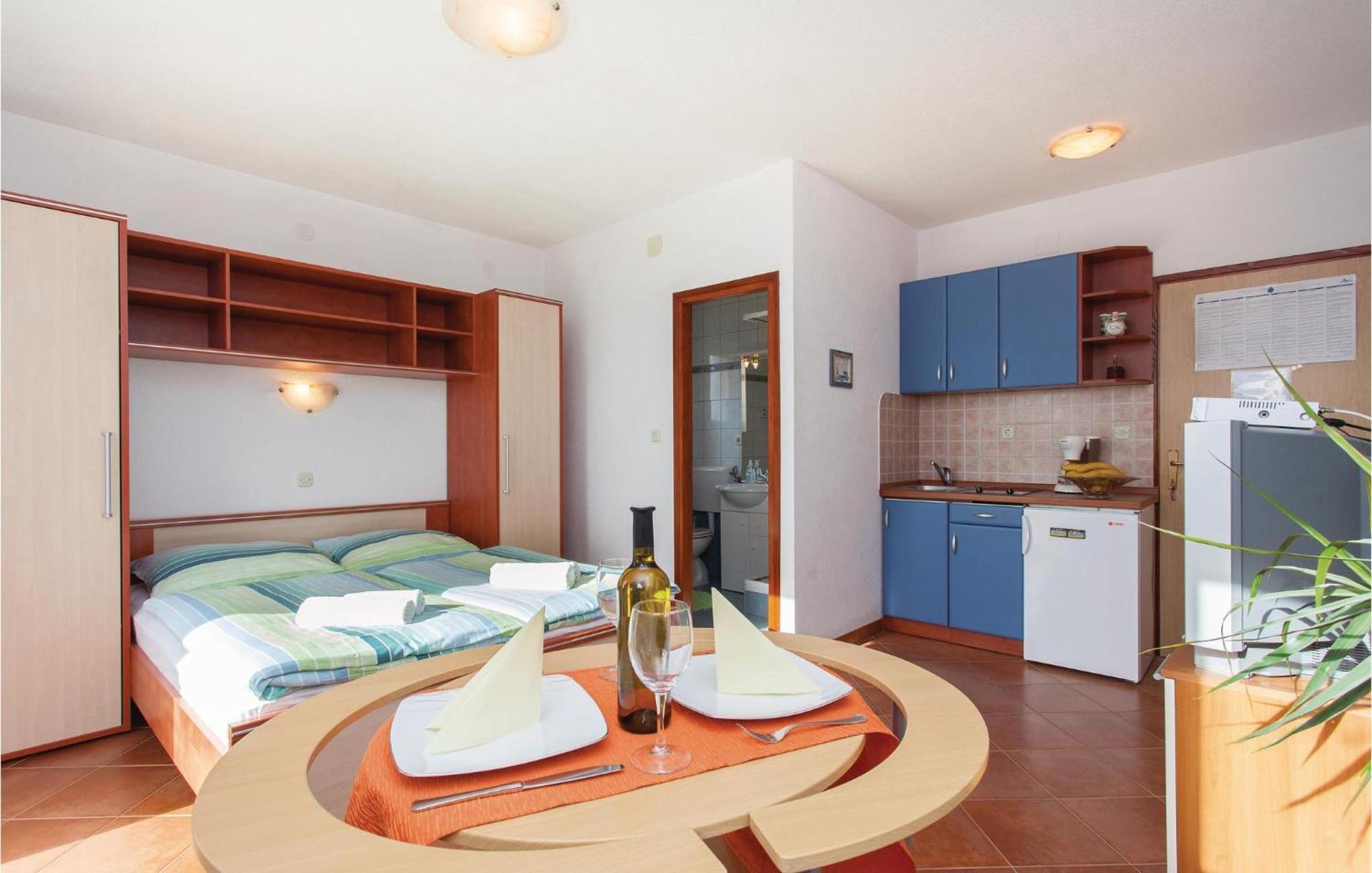 Stunning Apartment In Kornic With House Sea View Exteriör bild